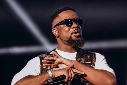 Ahead of Rapperholic Kumasi, Sarkodie Responds to NSA’s Pitch Damage Alert
