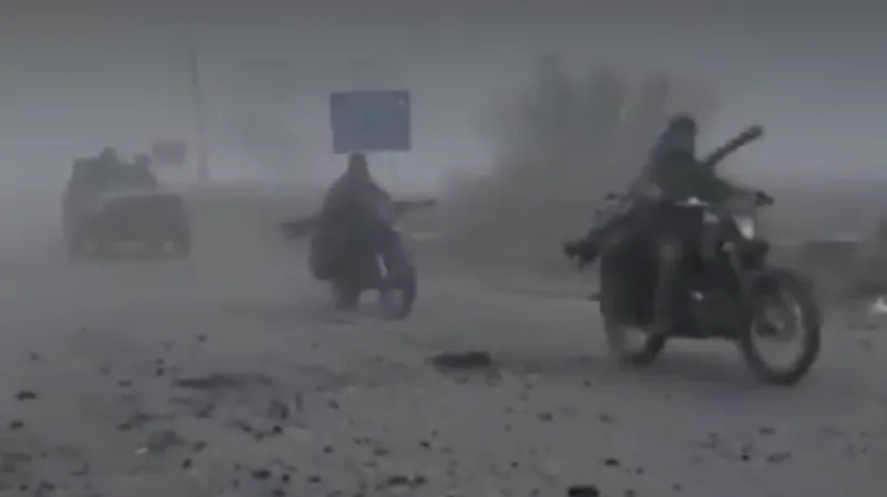 Russian Troops Advance in Pokrovsk Under Cover of Dense Fog
