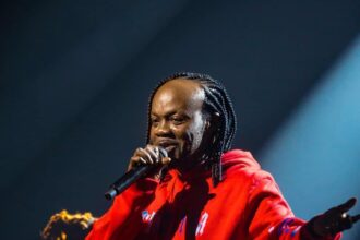 Thousands of music lovers, dignitaries, and mourners converged on Baba Yara Sports Stadium in Kumasi on Saturday to pay their final respects to Ghana’s legendary highlife musician Charles Kwadwo Fosu